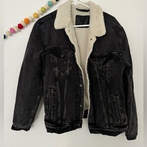 levi’s sherpa lined denim jacket